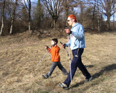 Il nordic walking è adatto a tutte le età